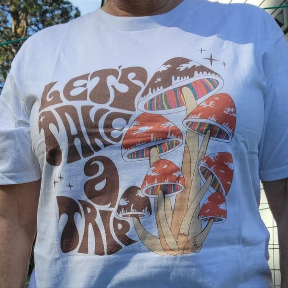 Retro Graphic T Shirt Mushroom Trip Unisex - Picture 2 of 3